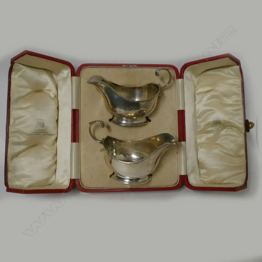 A pair of silver sauce boats Image 1++