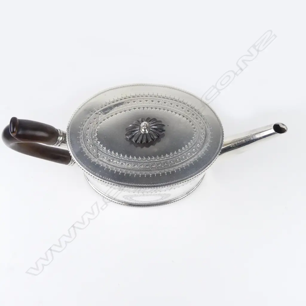 A late Victorian silver teapot Image 1++