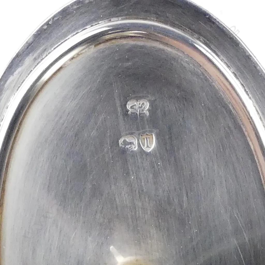 A late Victorian silver teapot Image 1++