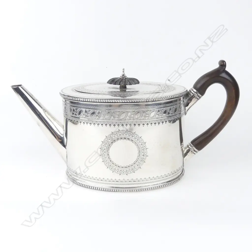 A late Victorian silver teapot Image 1++