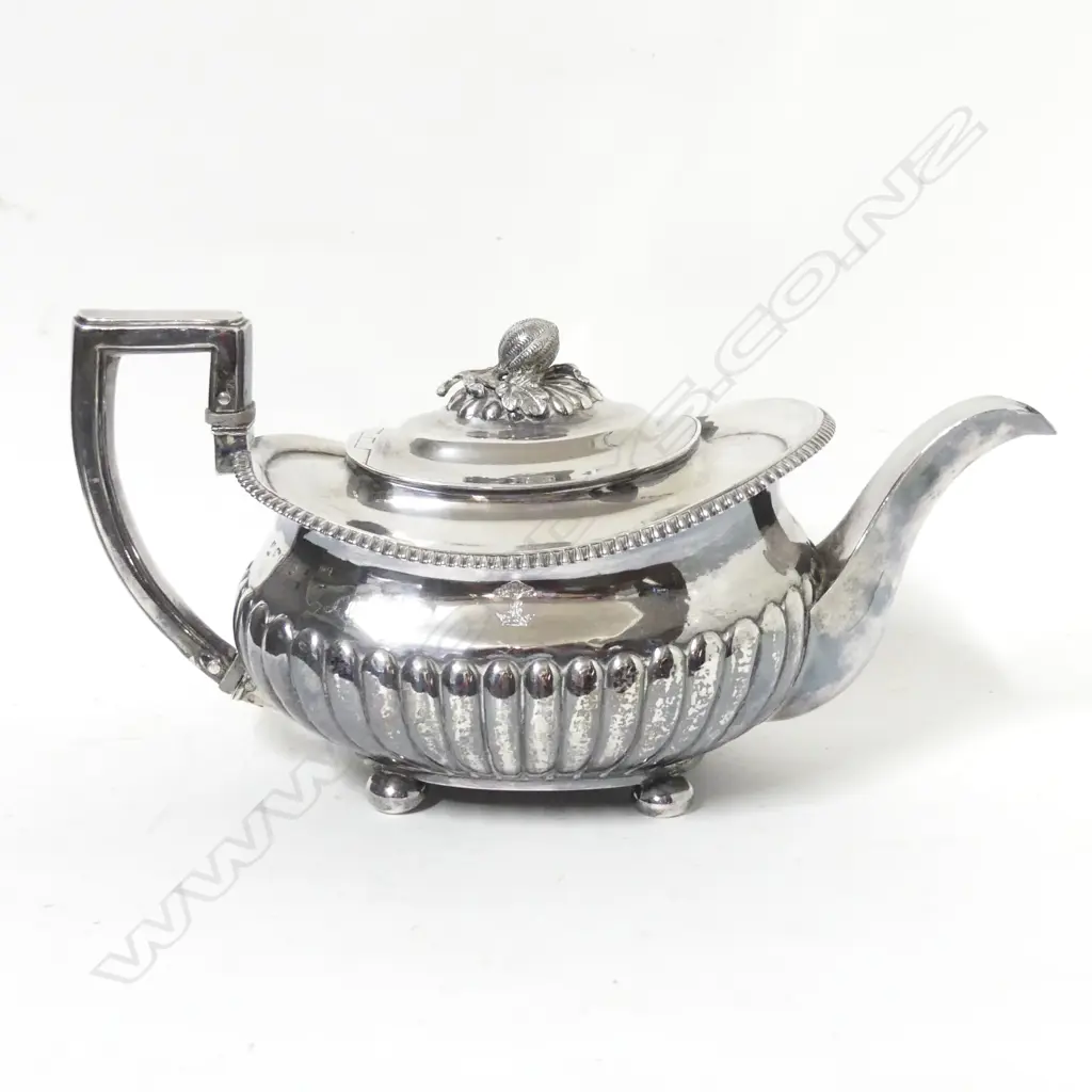 A George III silver teapot Image 1++