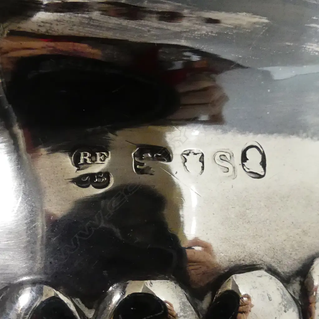 A George III silver teapot Image 1++
