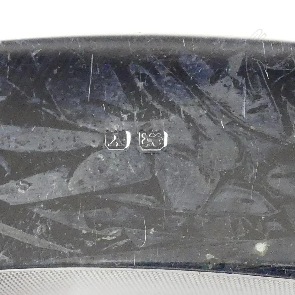 A silver pocket flask Image 1++