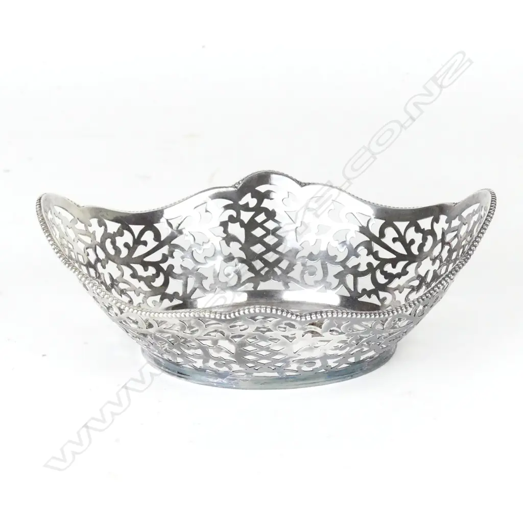 A continental .800 small silver basket Image 1++