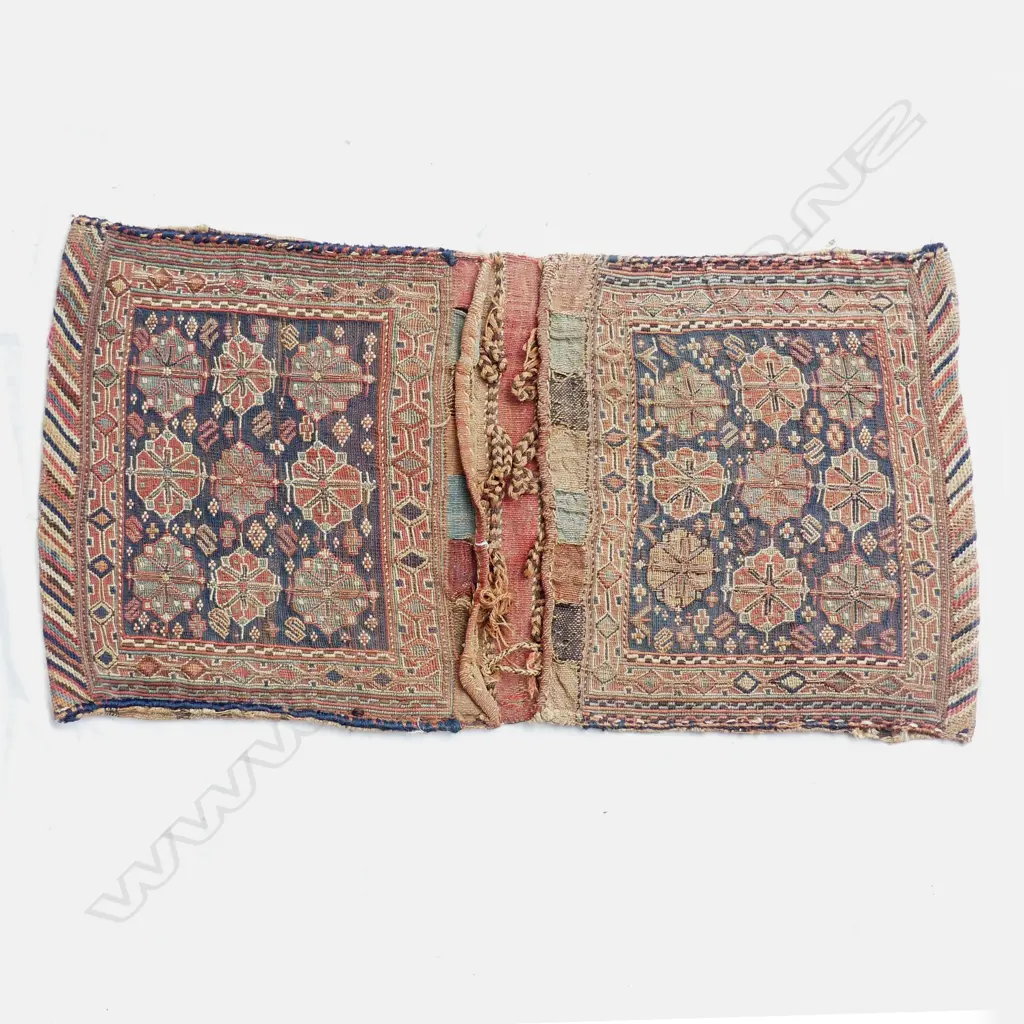 A small double saddle bag Image 1++