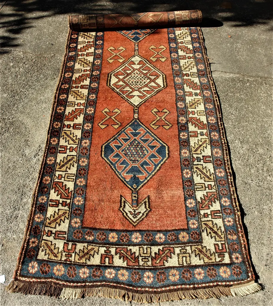 A Persian semi-antique all wool runner Image 1++