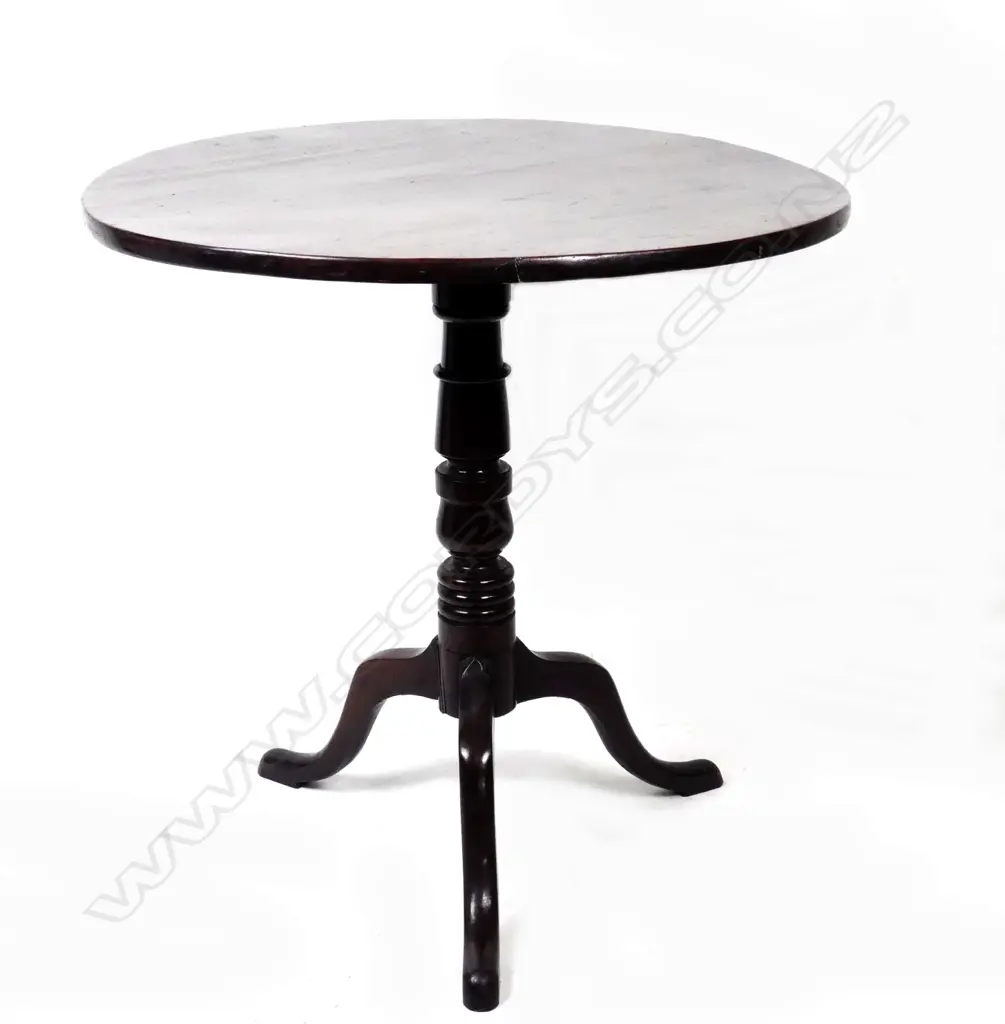 A Georgian mahogany tilt top wine table Image 1++