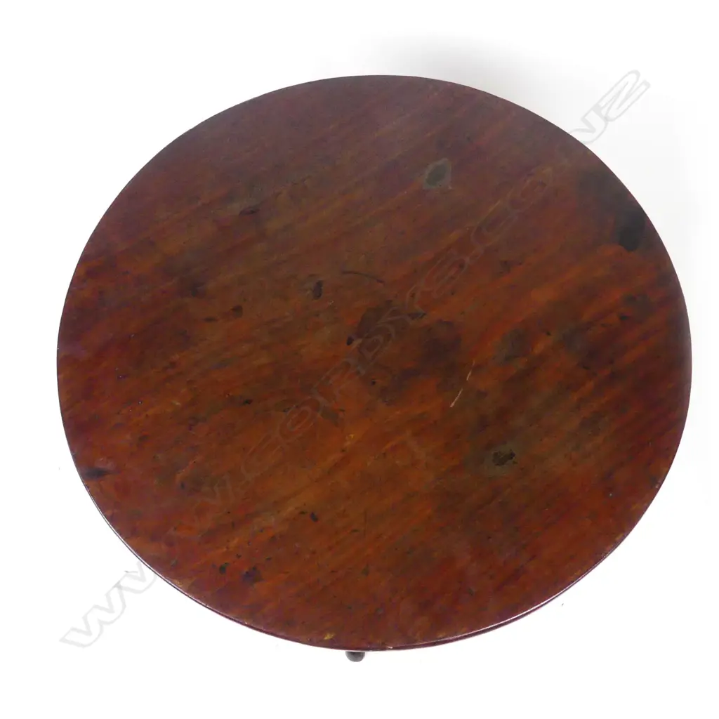 A Georgian mahogany tilt top wine table Image 1++
