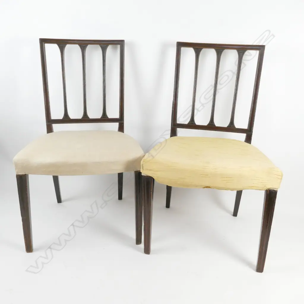 A pair of George III mahogany side chairs Image 1++