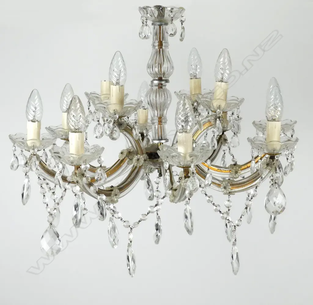 An eight branch crystal chandelier Image 1++