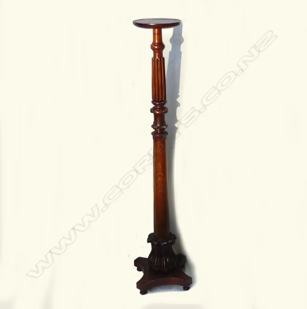 A fine William IV mahogany torchiere stand Image 1++