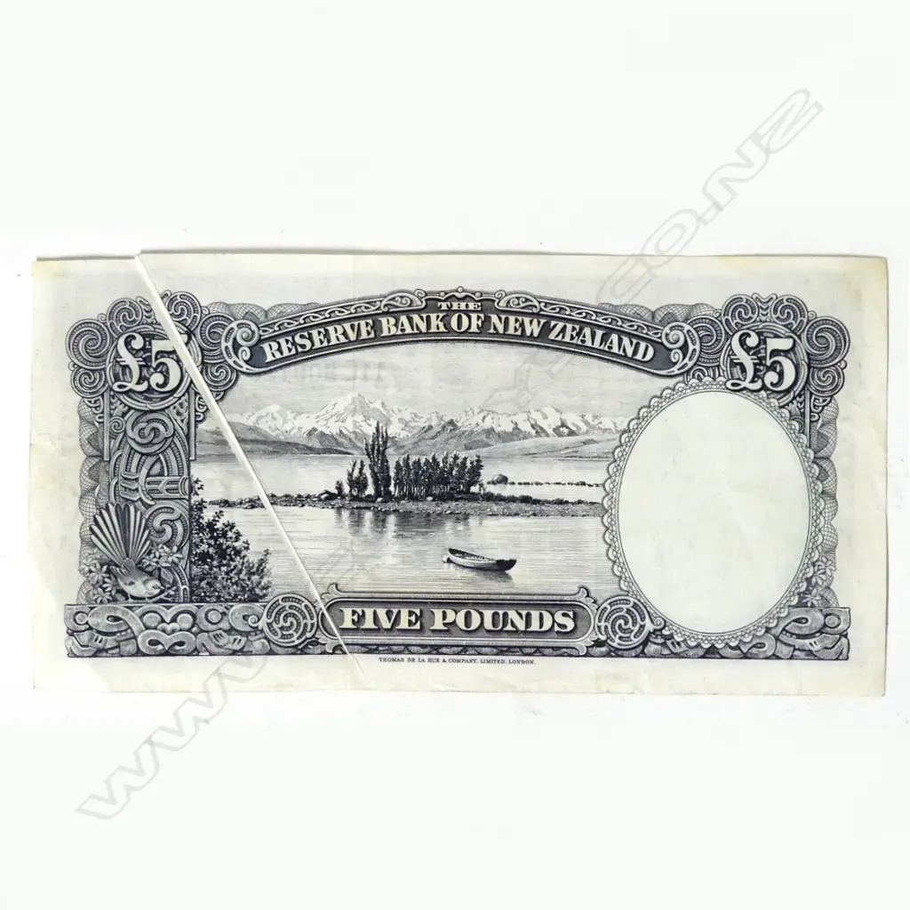 A rare N.Z. £5 Fleming bank note with printing flaw Image 1++