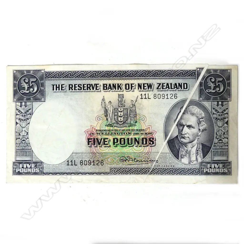 A rare N.Z. £5 Fleming bank note with printing flaw Image 1++