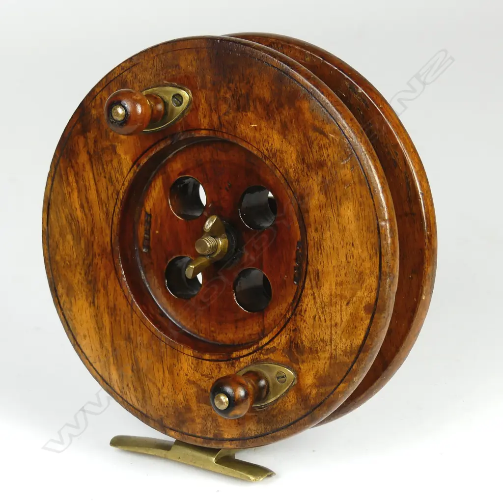 A wood and brass fishing reel Image 1++