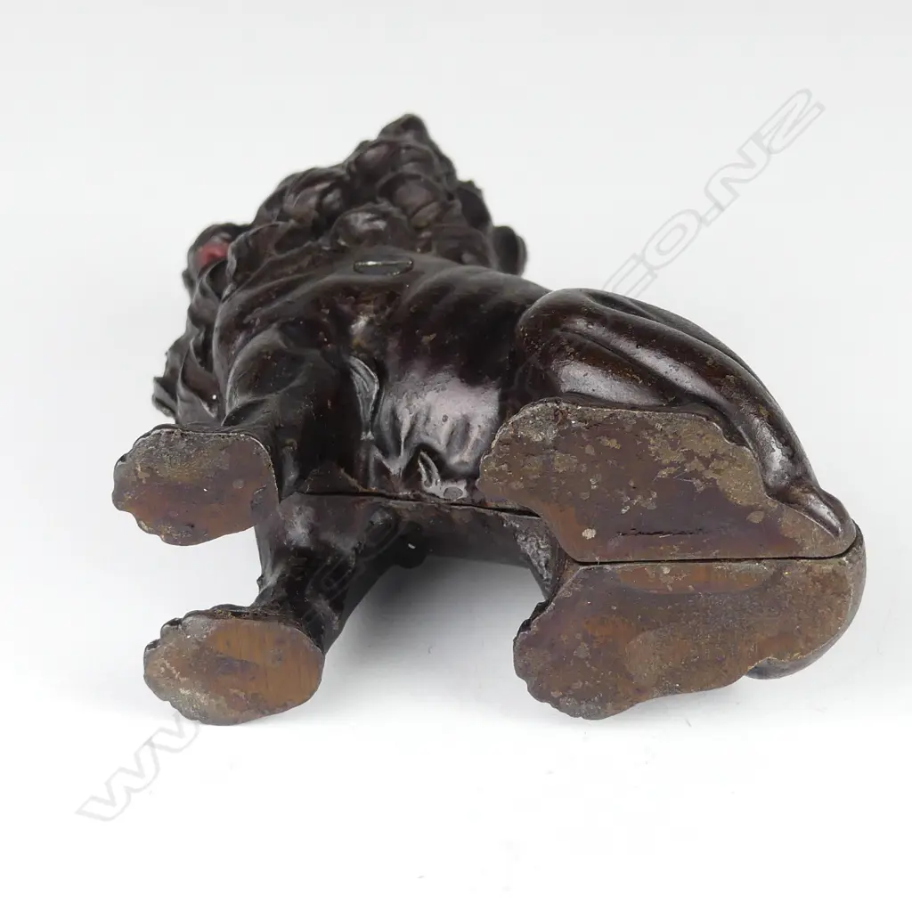 A vintage cast iron money bank Image 1++