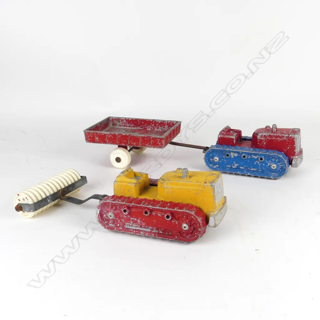 Two vintage Fun Ho crawler tractors Image 1++