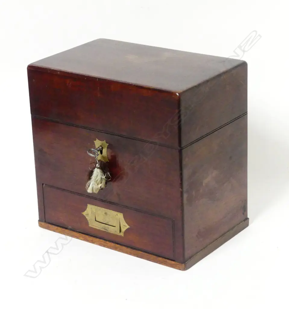 A 19thC mahogany apothecaries’ box Image 1++