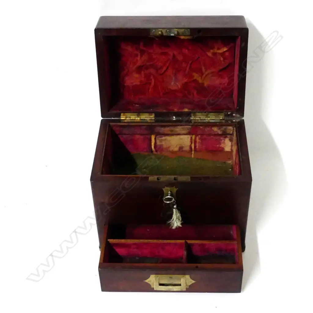 A 19thC mahogany apothecaries’ box Image 1++