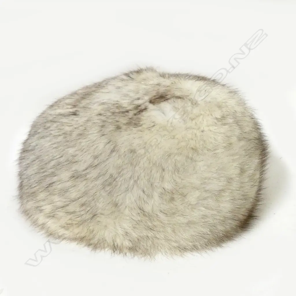 A white mink hat Image 1++