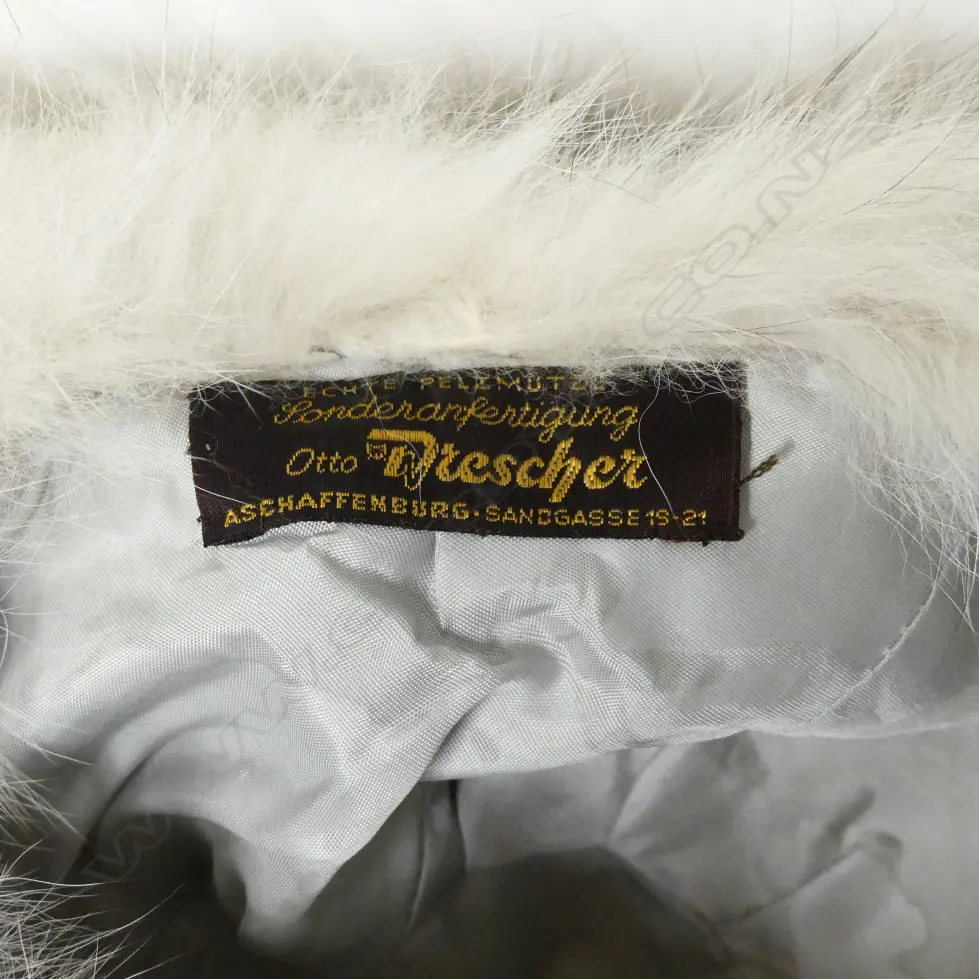 A white mink hat Image 1++
