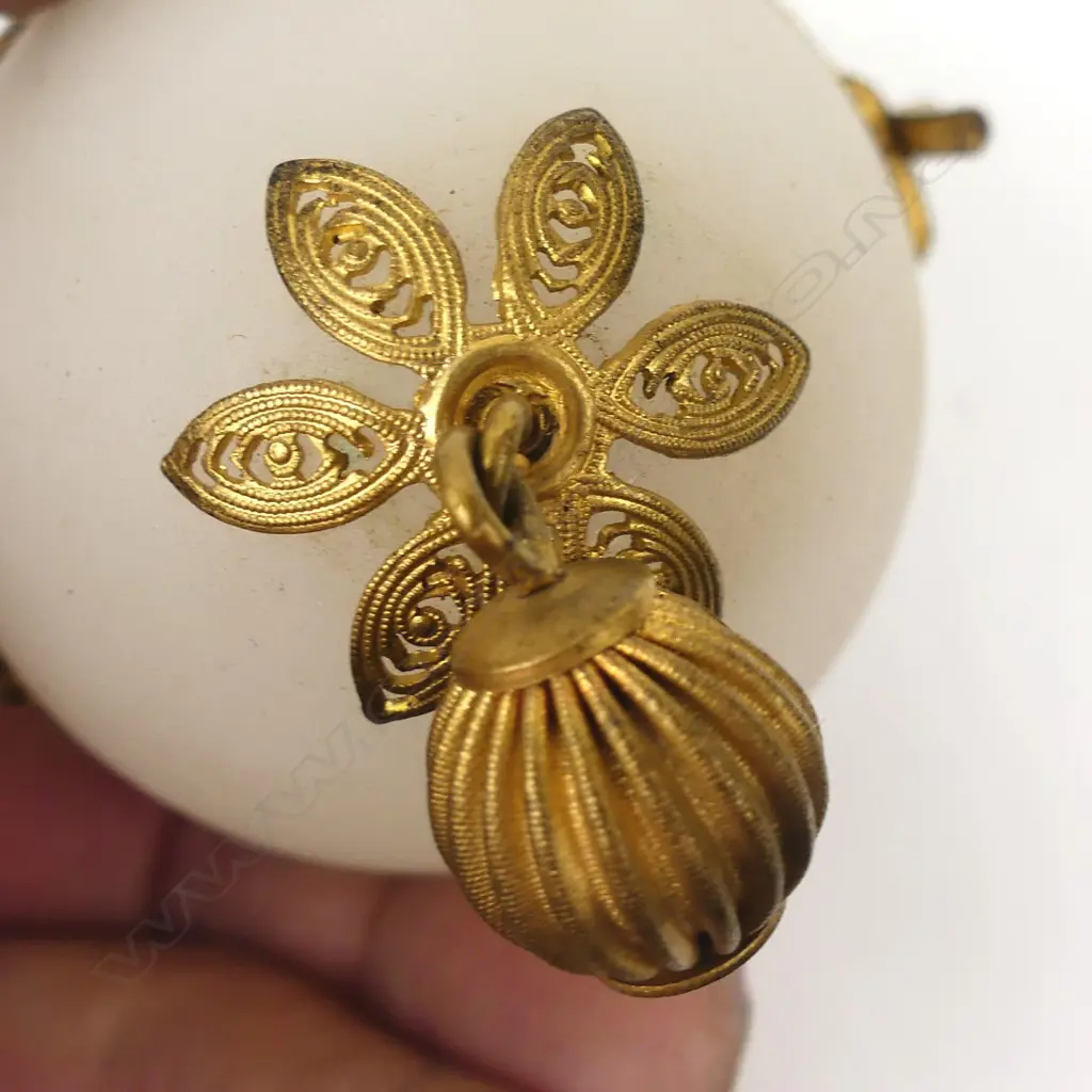 A 19thC ‘palais royal’ opaline glass étui of egg shape Image 1++