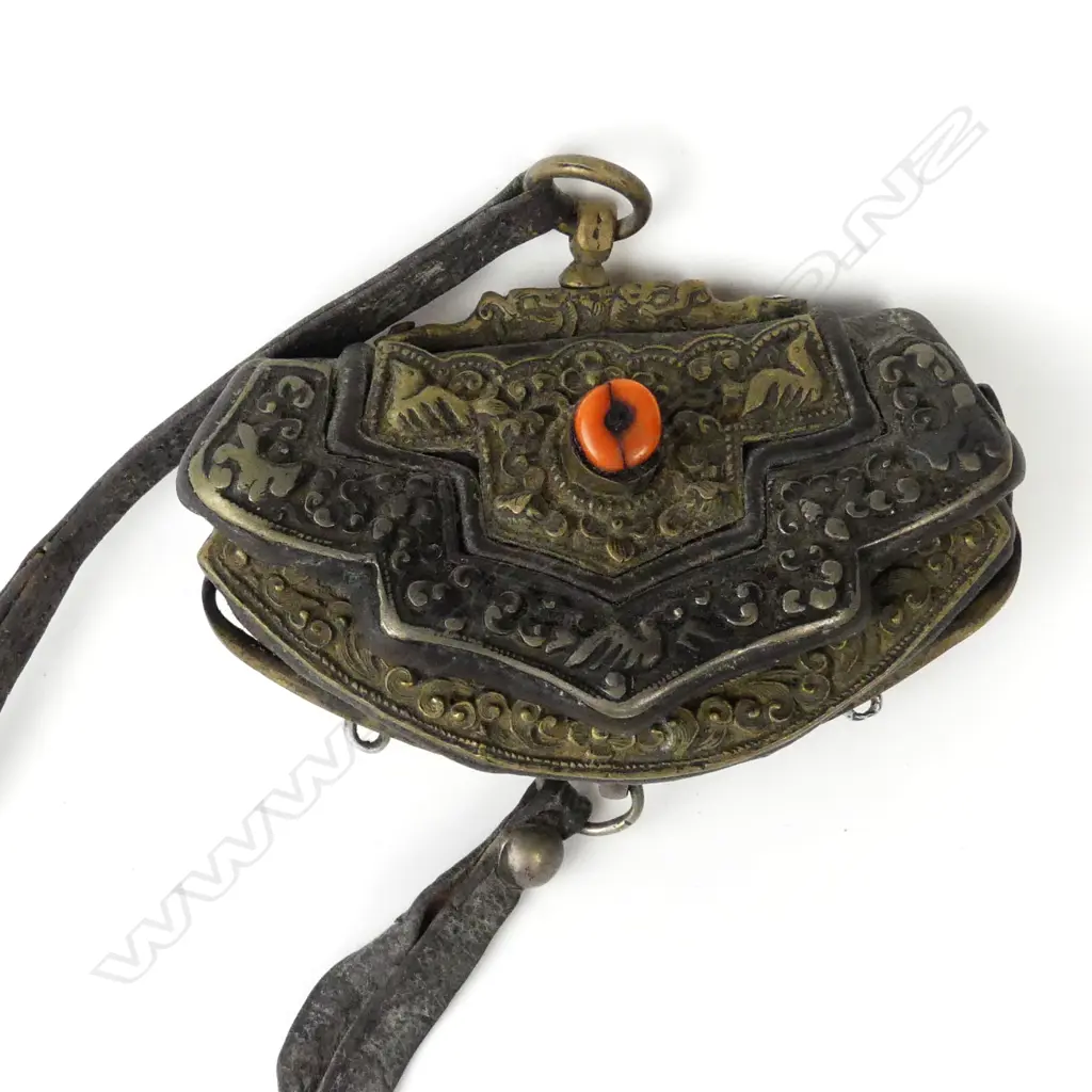 A c.1900 Tibetan fire steel 'Chakmak' belt-hung tinder pouch Image 1++