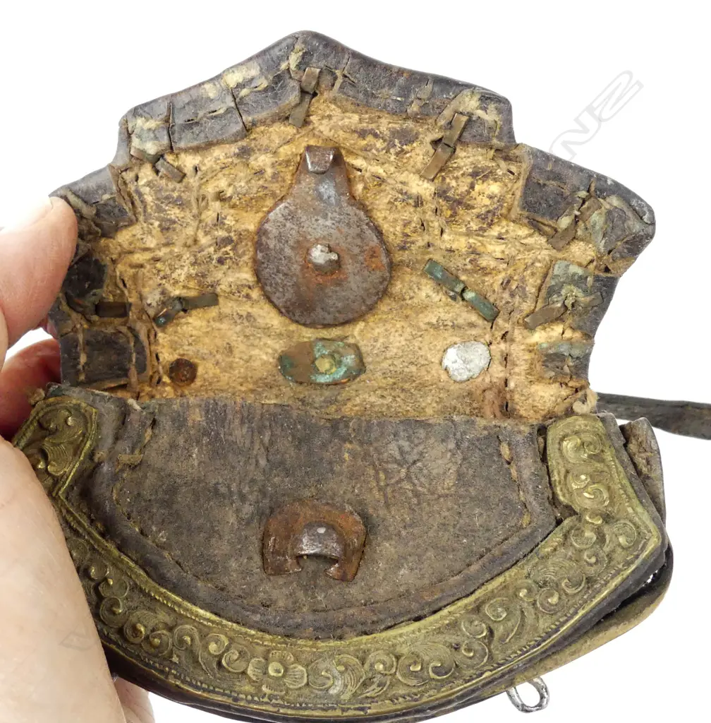 A c.1900 Tibetan fire steel 'Chakmak' belt-hung tinder pouch Image 1++