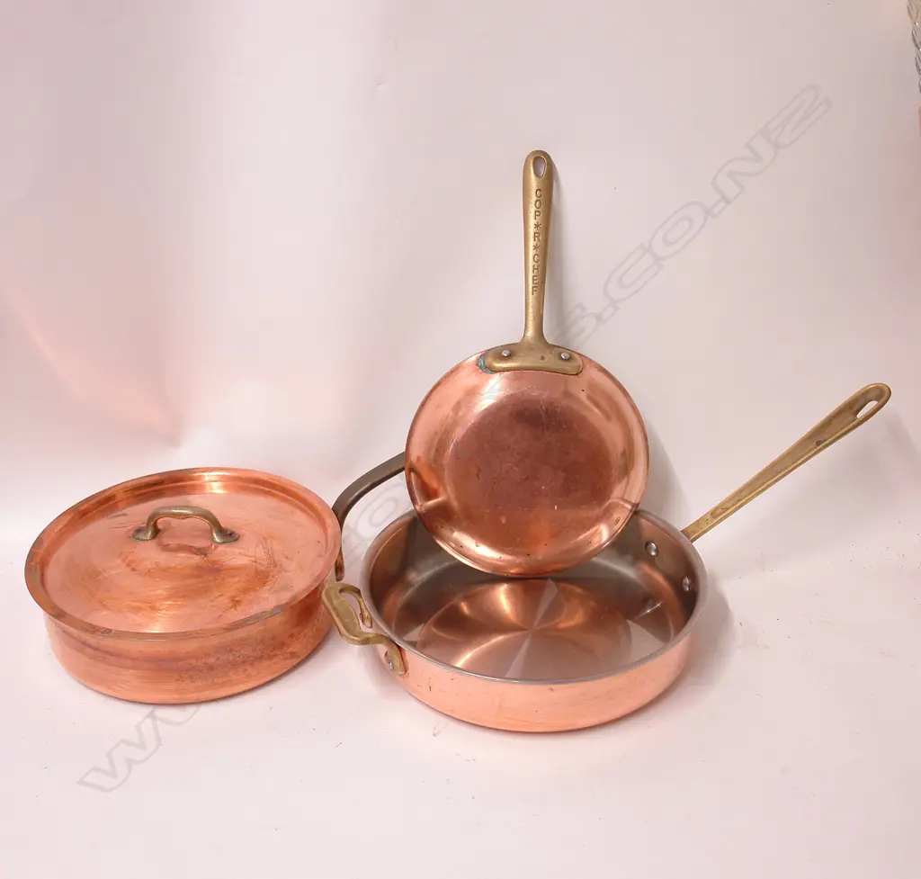 Three quality copper and brass chef's pans Image 1++