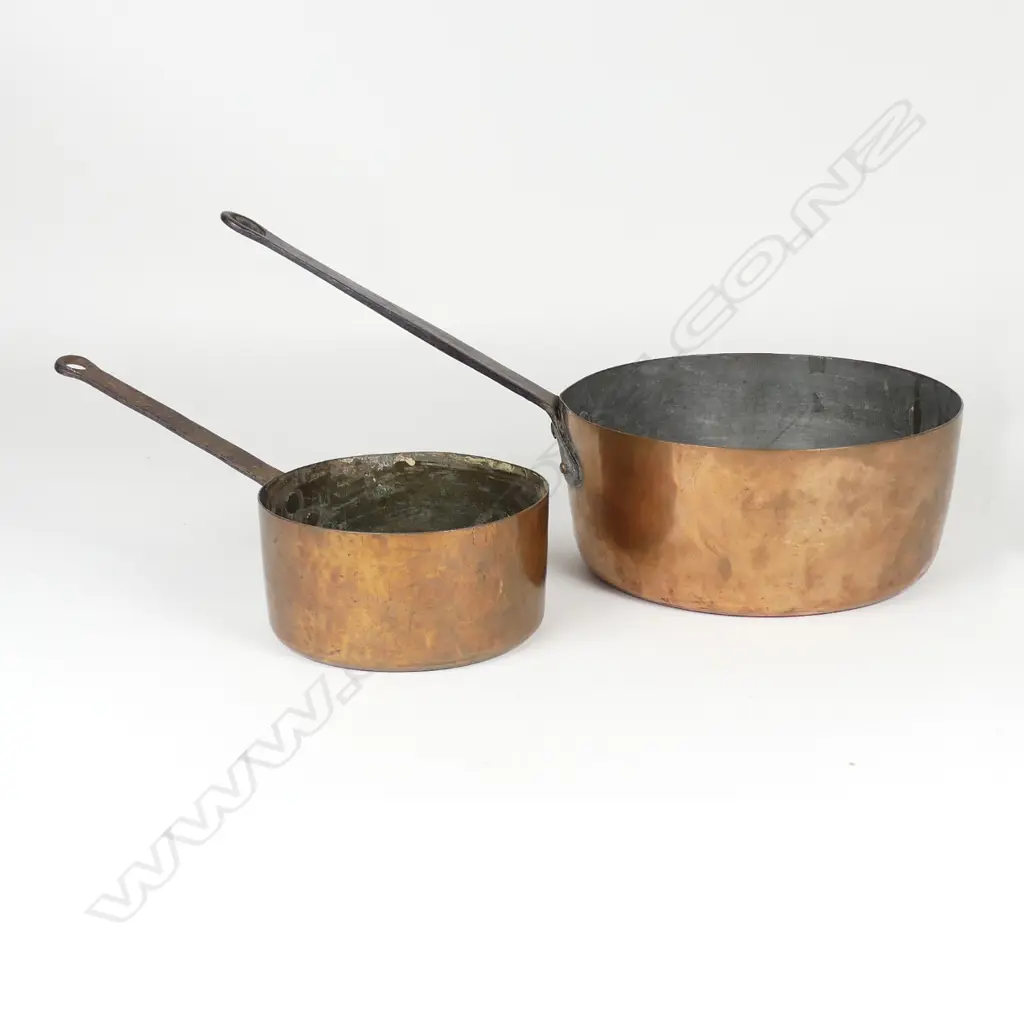 Two vintage copper saucepans Image 1++