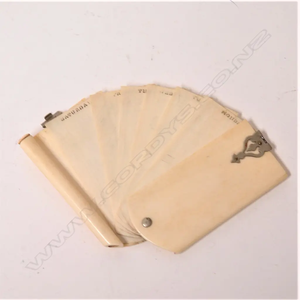 A c.1900 ivory note pad Image 1++