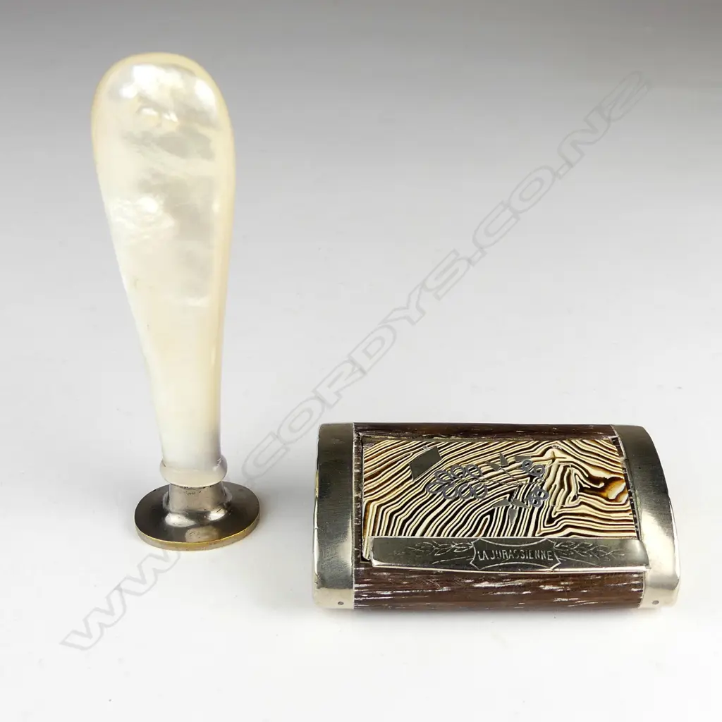 A 19thC snuff box and wax seal Image 1++