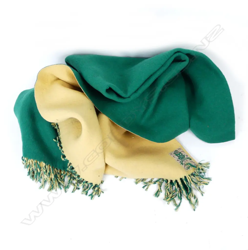 A vintage Onehunga Woollen Mills travel rug Image 1++