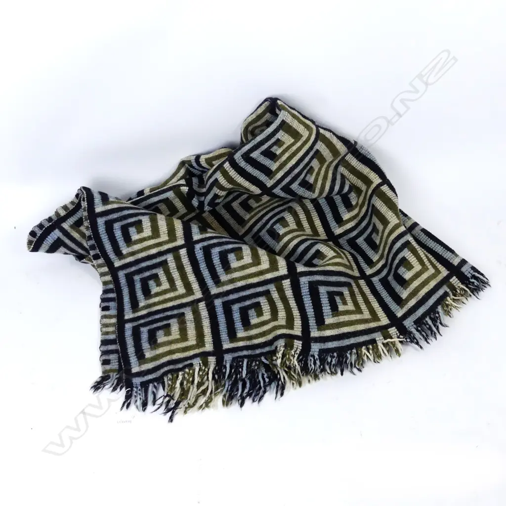 A vintage Varatonga travel rug Image 1++