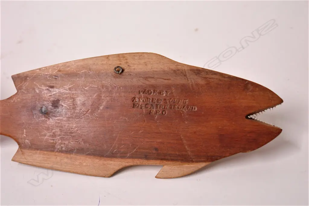A Pitcairn Island carved wood fish Image 1++