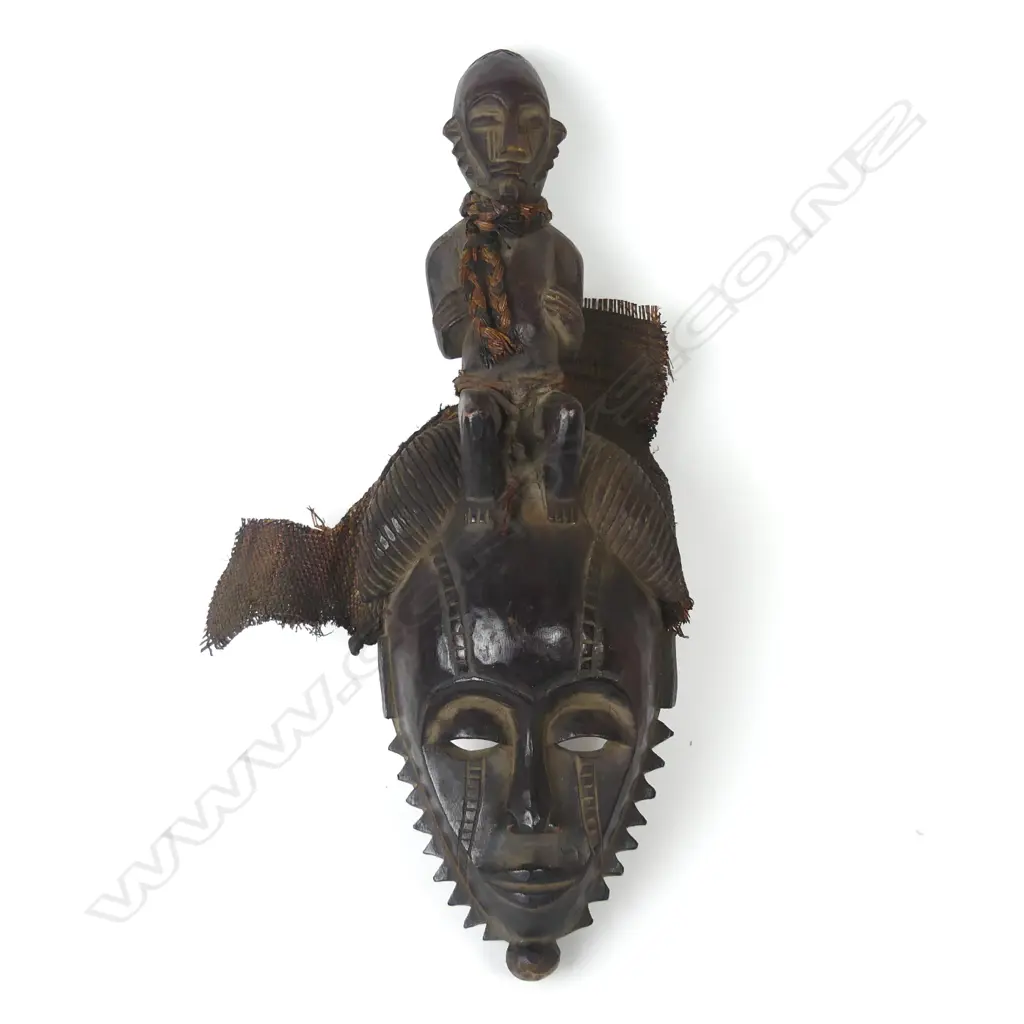 An African tribal mask Image 1++