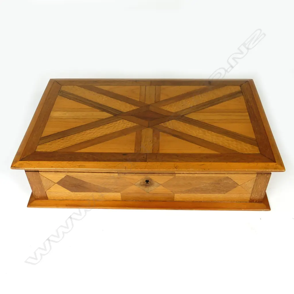 An uncommon WWI Somes Island Wellington Harbour woods hinged lid box Image 1++