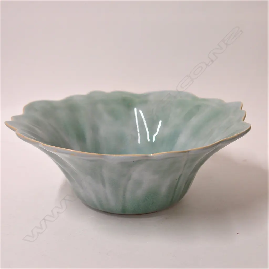 An early Crown Lynn Ambrico flared bowl Image 1++