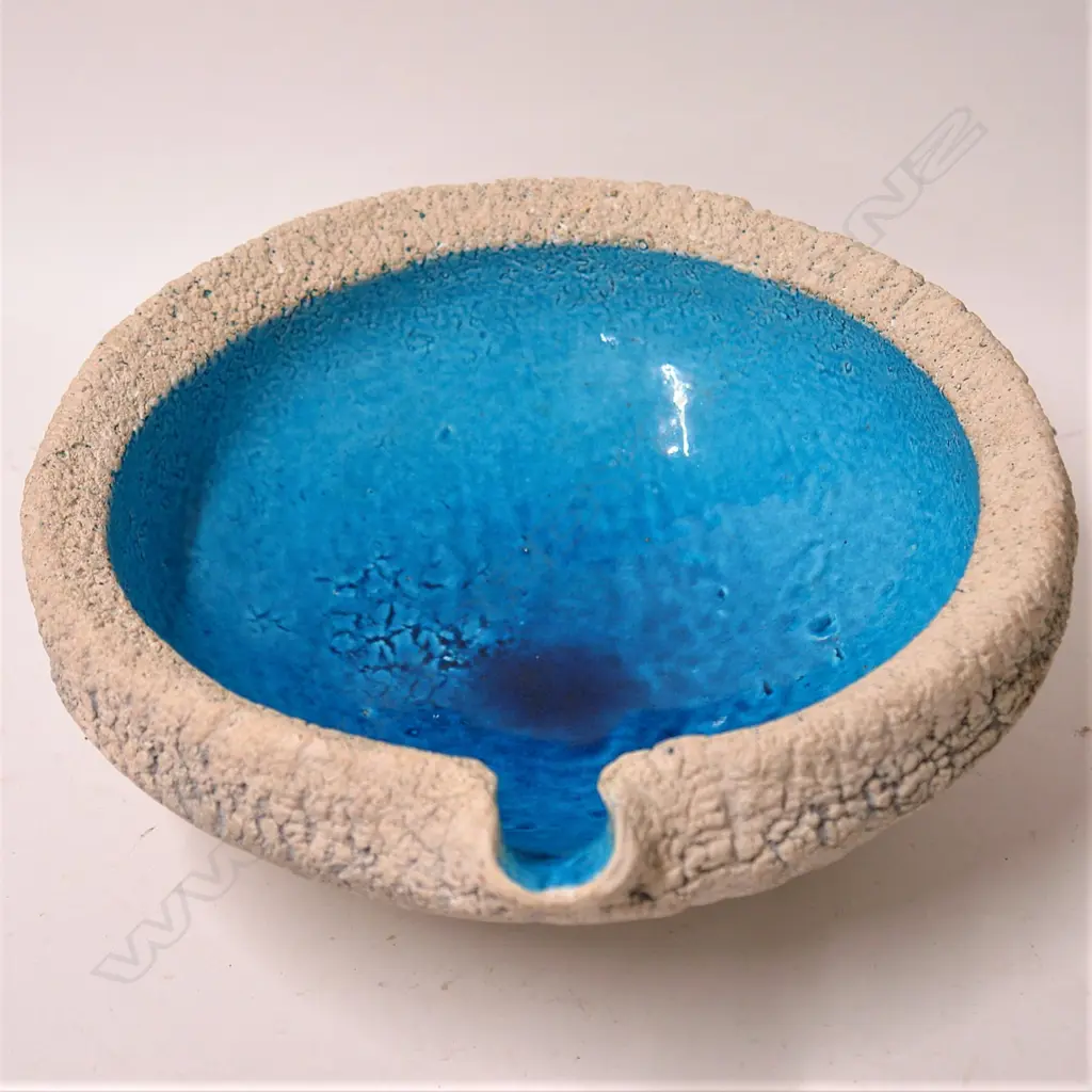 Len Castle blue alkaline pooled pouring bowl Image 1++