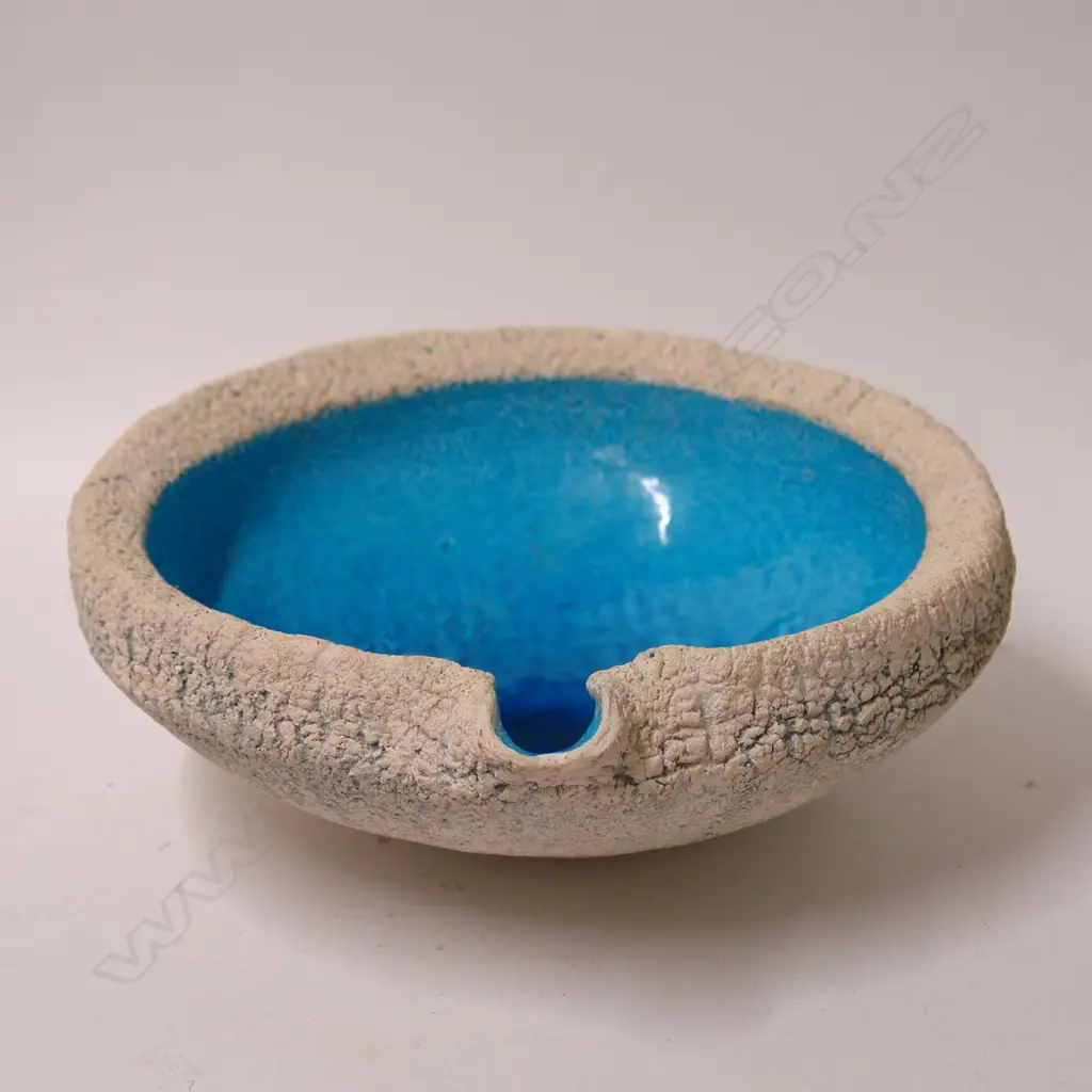 Len Castle blue alkaline pooled pouring bowl Image 1++