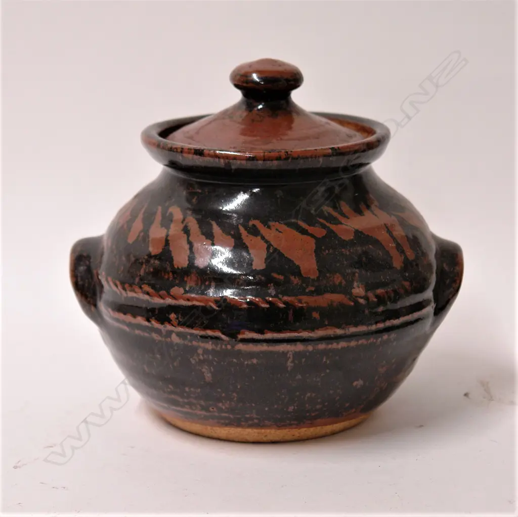 Len Castle lidded storage jar Image 1++
