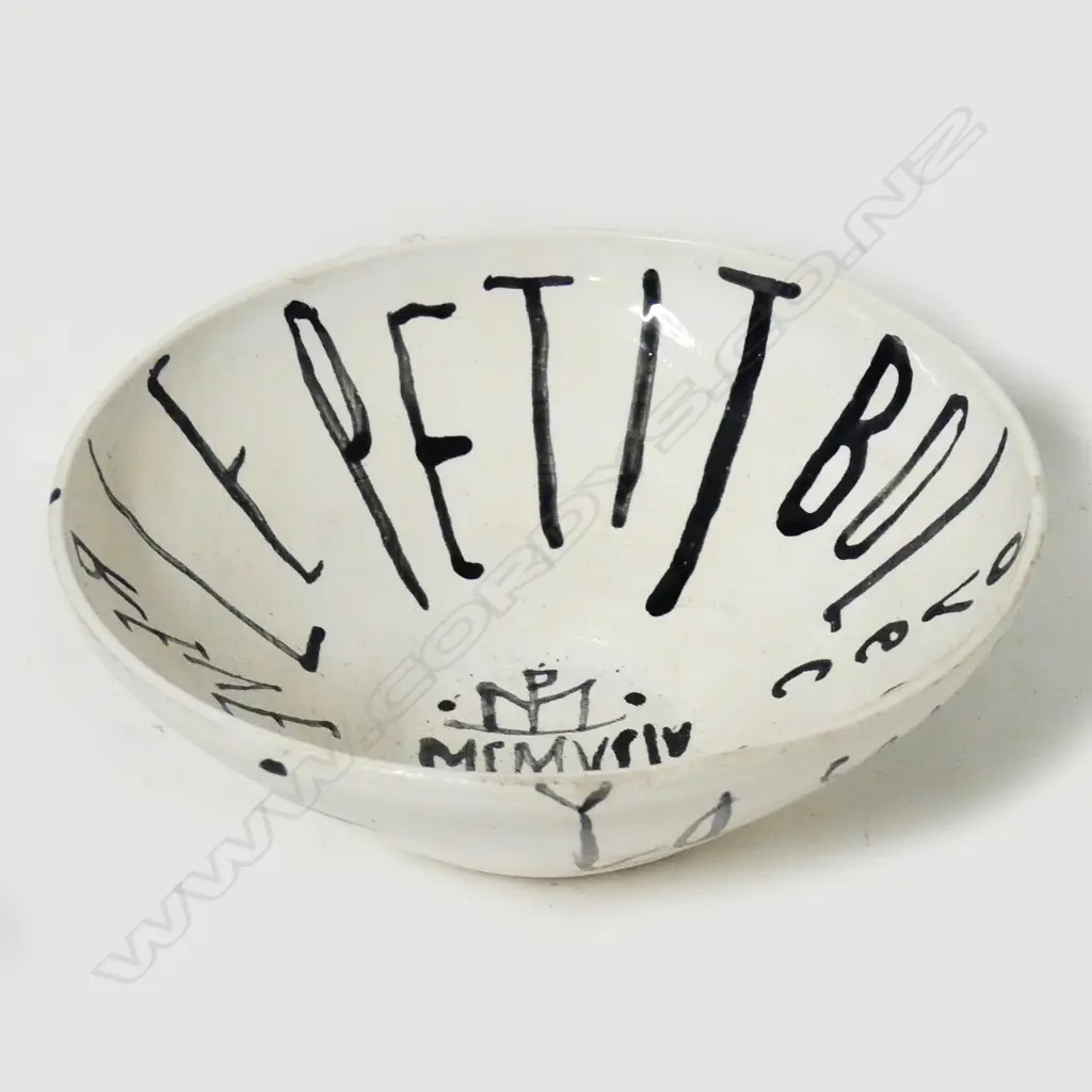 A Martin Poppelwell "Lapin" bowl Image 1++