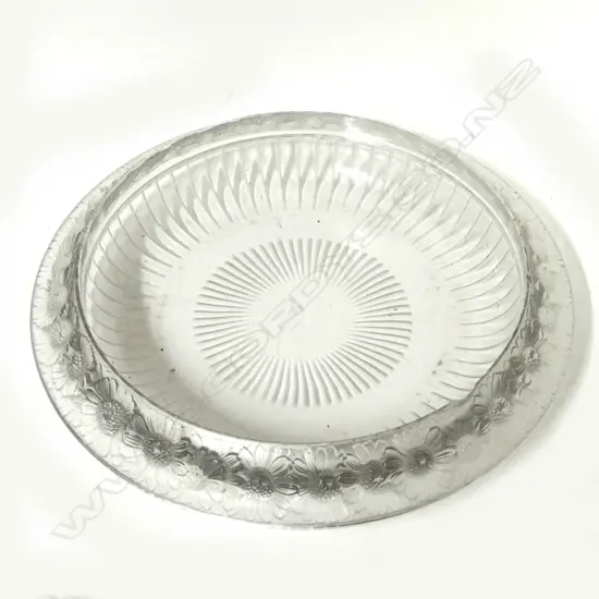 A vintage signed Lalique crystal France marguerites daisies large centrepiece bowl