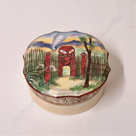 A Grimwades 'Maoriland' lidded box
