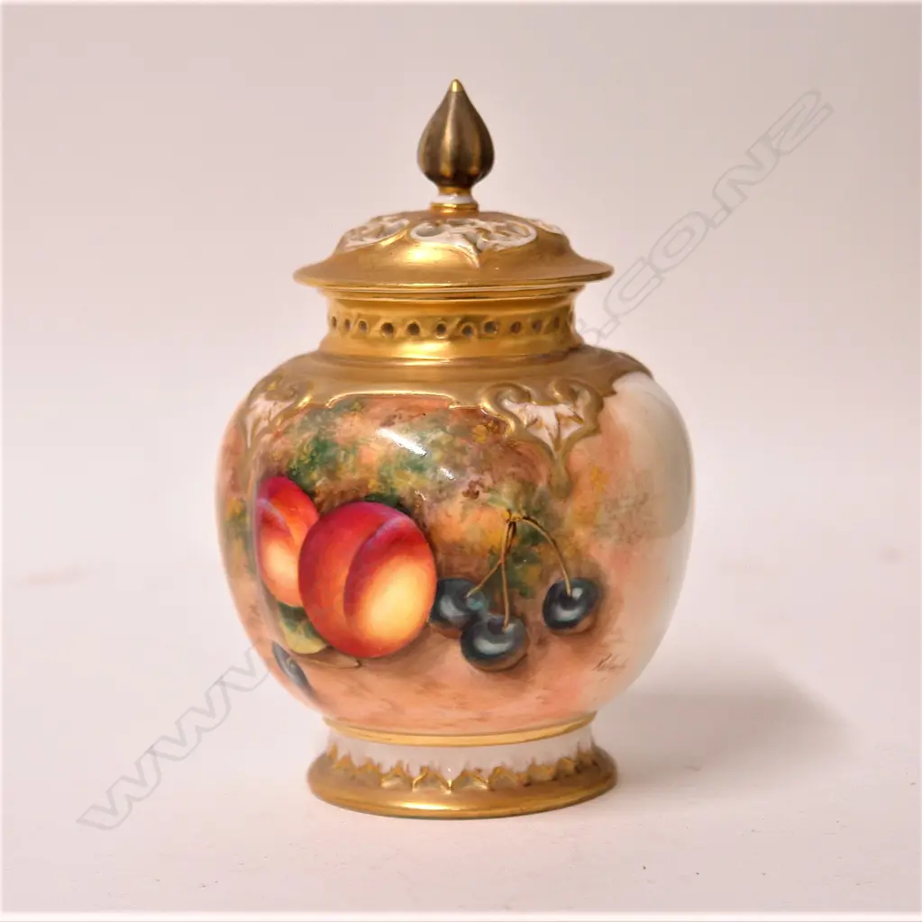 A mid-20thC Royal Worcester fruit painted potpourri by Roberts Image 1++