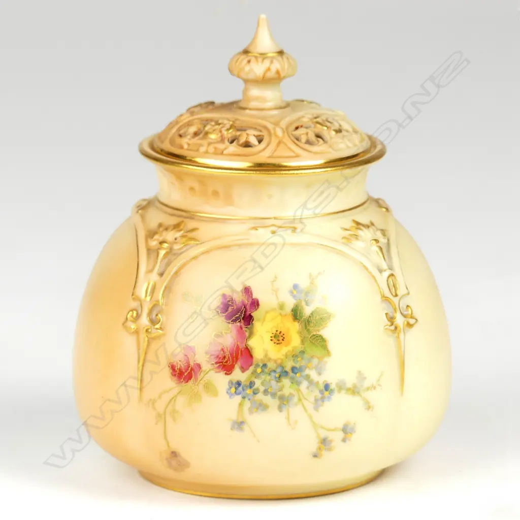 A Royal Worcester potpourri Image 1++
