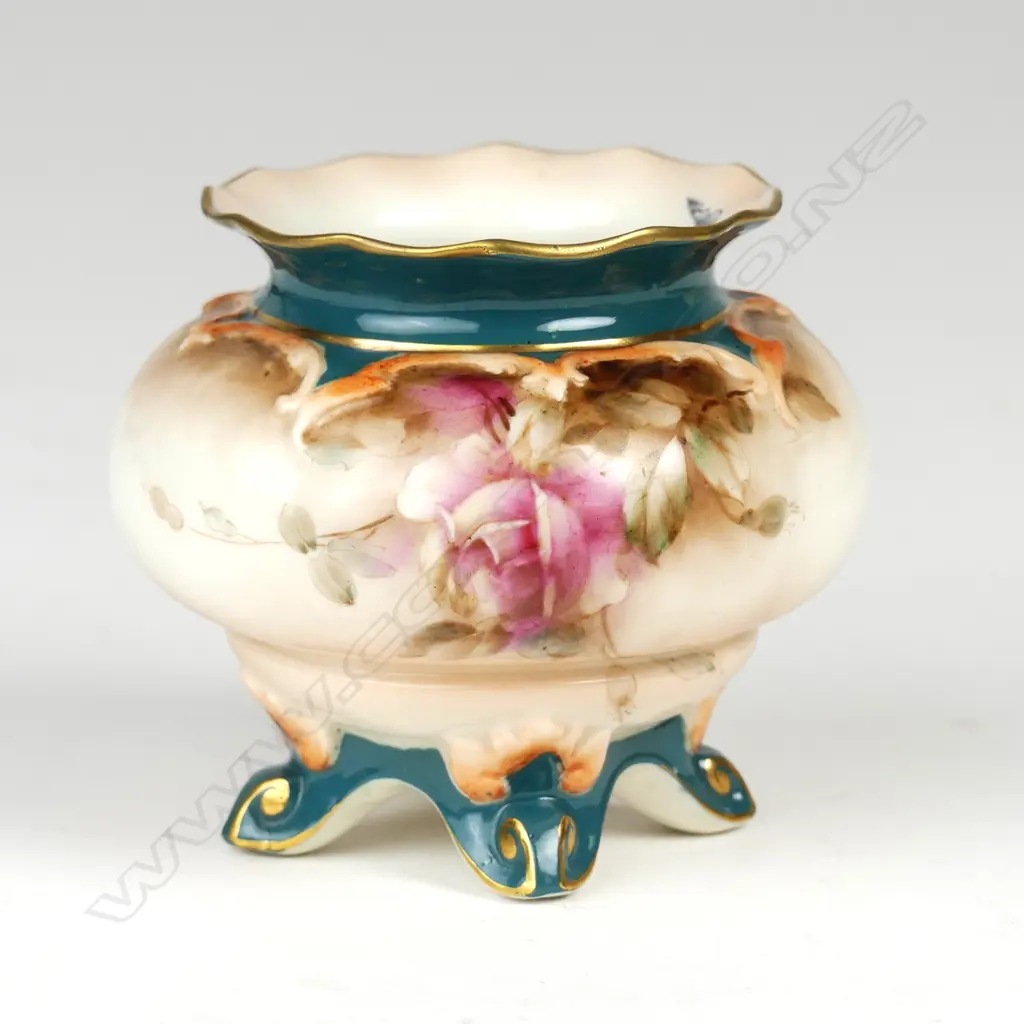 A Hadley's Worcester small vase Image 1++