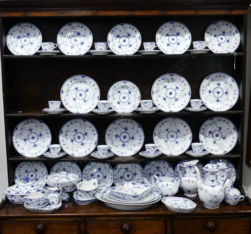 A large Royal Copenhagen part dinner service Image 1++