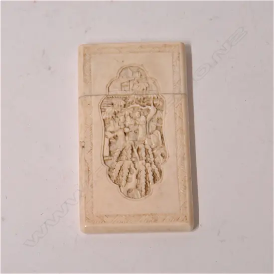 A late 19thC Chinese finely carved ivory card case