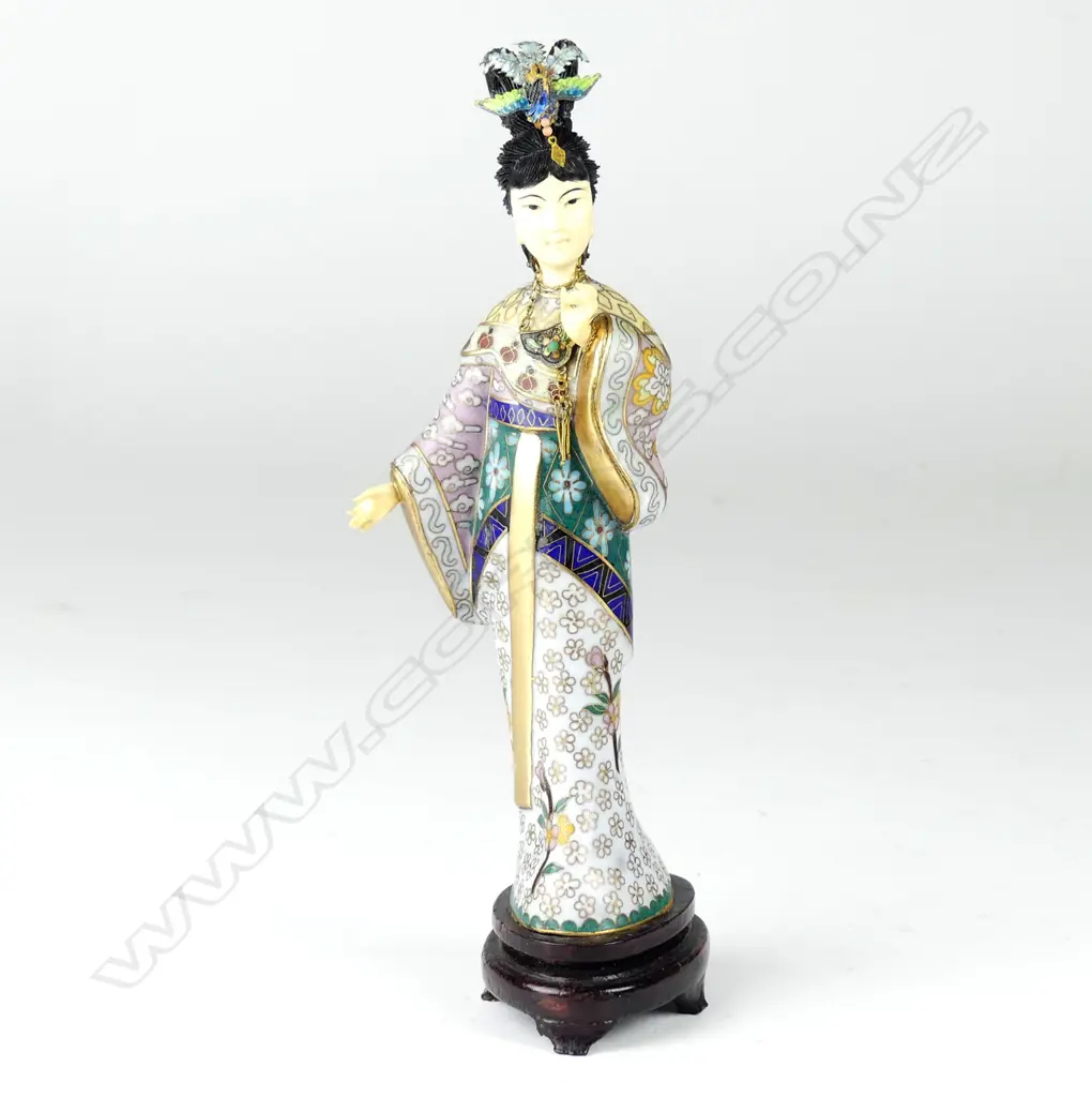A Chinese cloisonné figure of a woman Image 1++