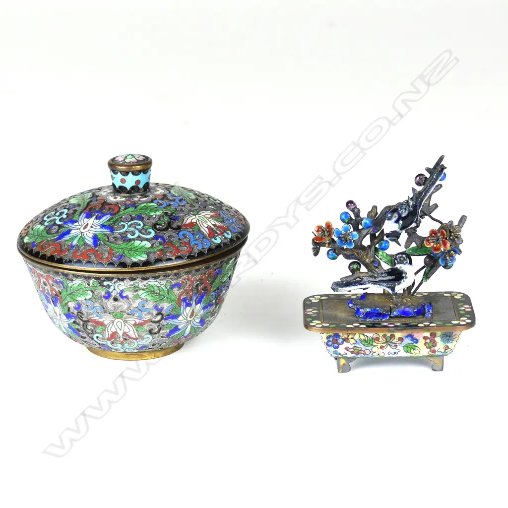 A Chinese cloisonné lidded bowl Image 1++